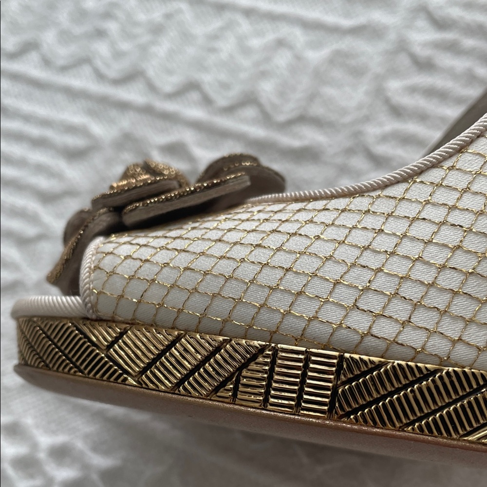 CHANEL Camellia Heels Sandals Slingback size 35 / 5 B gold white flower - Picture 11 of 17